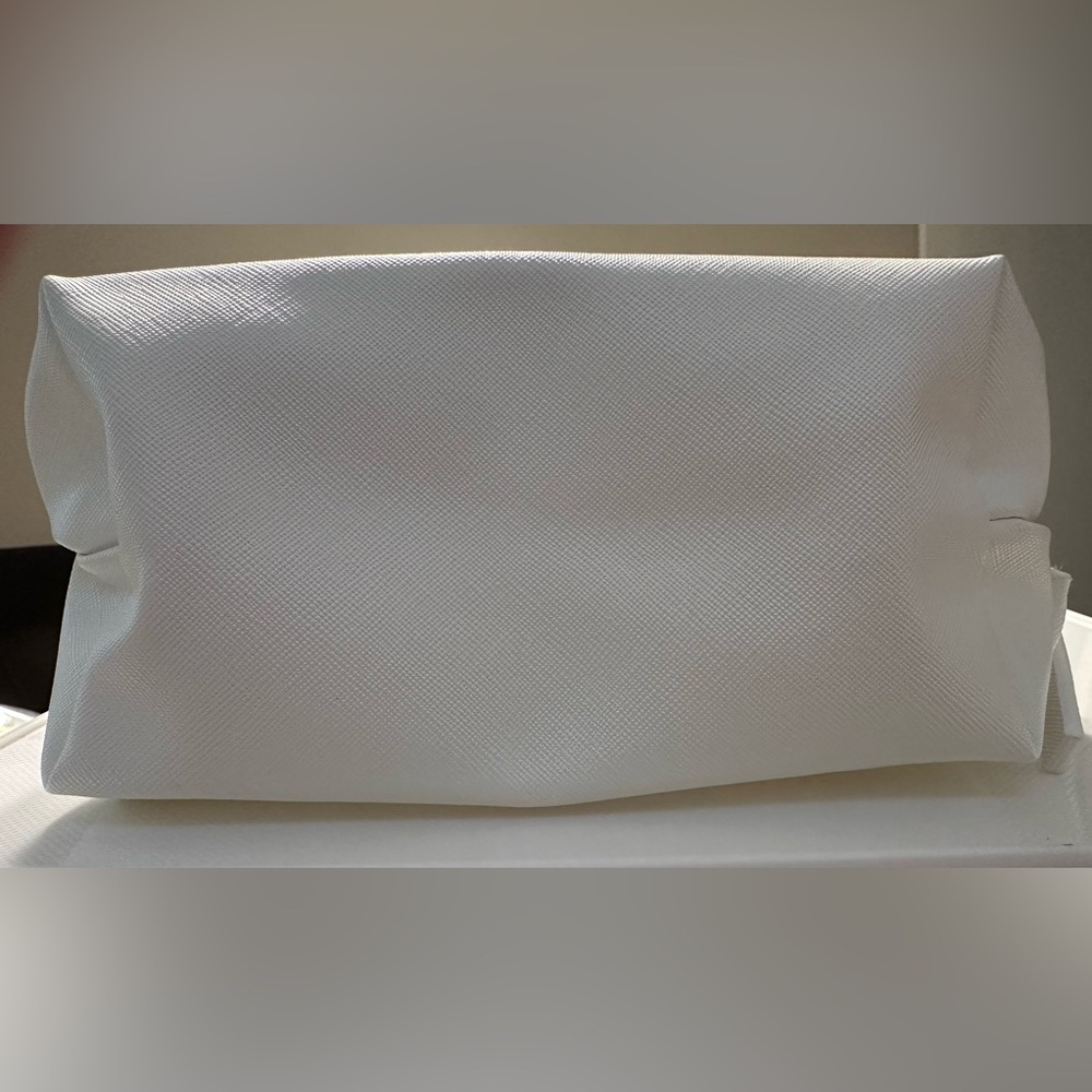 ELEMIS Cream Cosmetic Pouch with Gold Logo and Additional Products - Picture 4 of 6